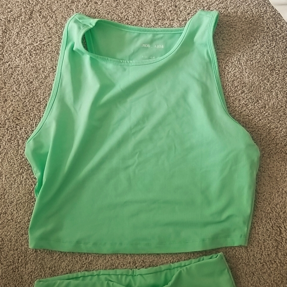 Bike shorts and tank set - Picture 3 of 5